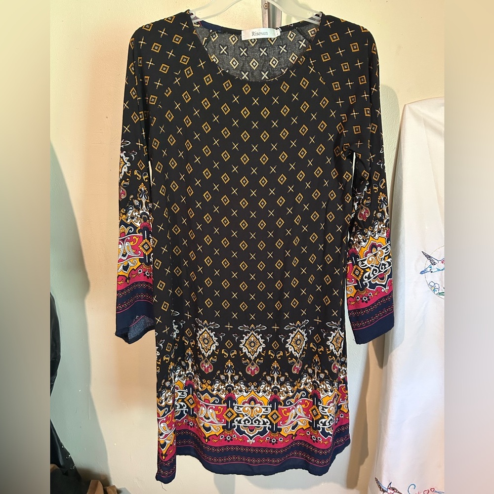 Risesun Gold and Black Scoop Neck Dress with Bishop Sleeves